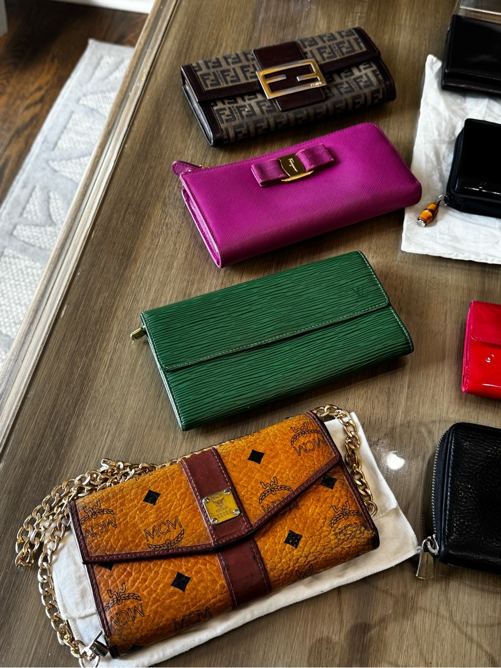 🔥WALLET WEDNESDAY: Luxury Wallet Pulls🔥 - Picture 3 of 6